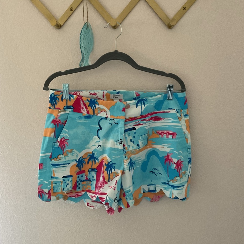 Crown & Ivy, EUC, Size 6, Tropical print, scalloped edge trim, beautiful colors